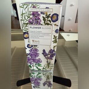 Flower Blooms Lavender Garden Hand Cream - Purple
